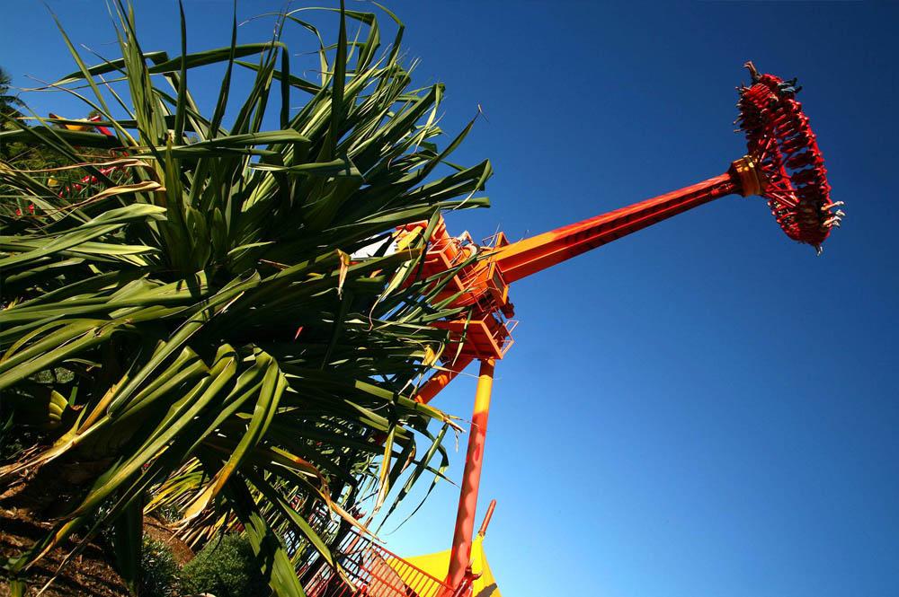 Image of the Claw Thrill Ride