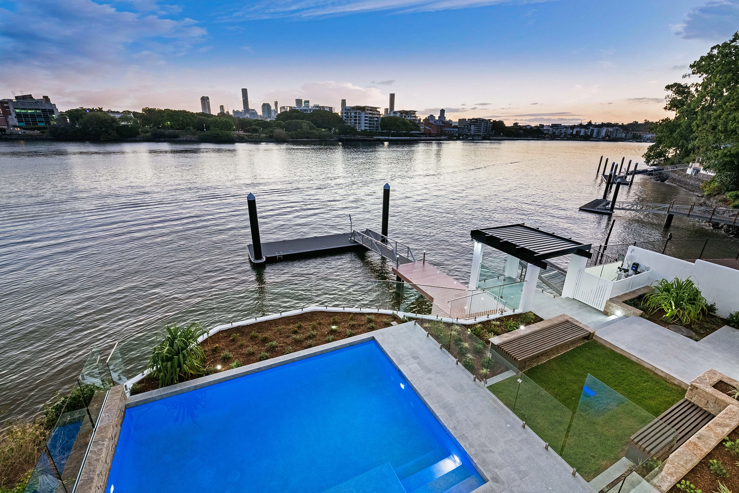 Aaron Avenue Luxury Landscape Design